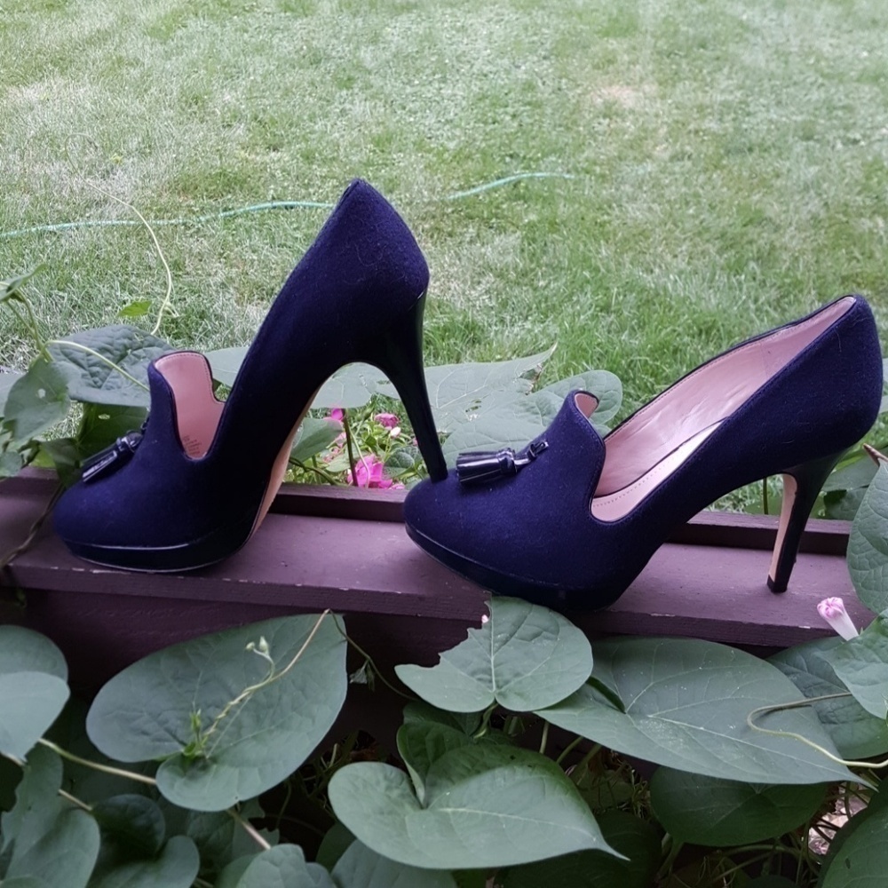 𝅺VINCE CAMUTO heels.